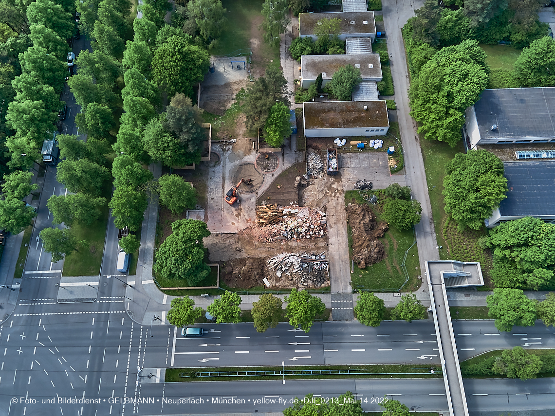 14.05.2022 - Luftbilder von der Baustelle Haus für Kinder in Neuperlach